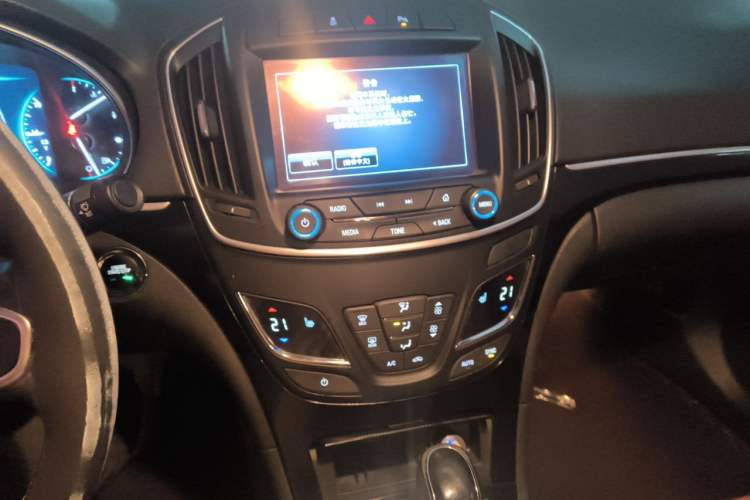 Used Buick Regal 2015 1.6T Elite Tech Model Audio And AC Panel