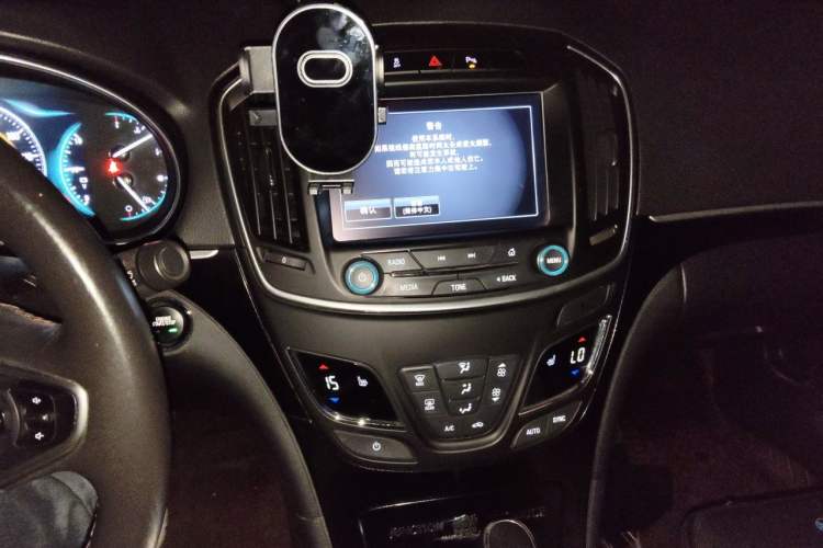 Used Buick Regal 2015 1.6T Elite Tech Model Audio And AC Panel
