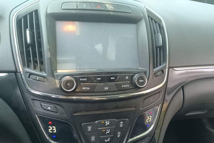 Used Buick Regal 2015 1.6T Leading Technology Model Audio And AC Panel