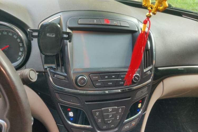Used Buick Regal 2015 2.0L Leading Fashion Edition Audio And AC Panel