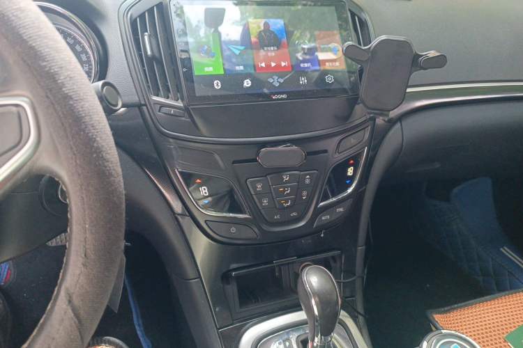 Used Buick Regal 2015 1.6T Leading Technology Model Audio And AC Panel