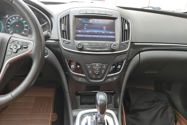 Used Buick Regal 2015 1.6T Elite Tech Model Audio And AC Panel