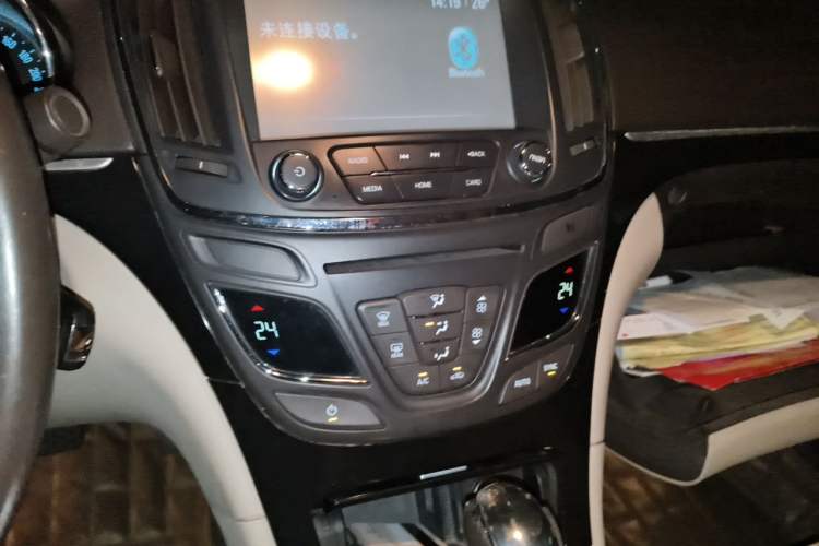 Used Buick Regal 2015 2.0L Leading Fashion Edition Audio And AC Panel