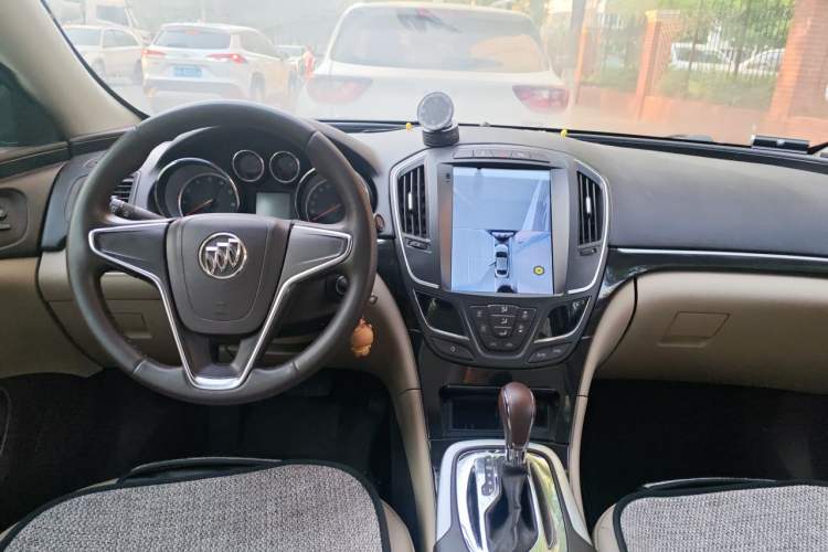 Used Buick Regal 2015 2.0L Leading Fashion Edition Center Console