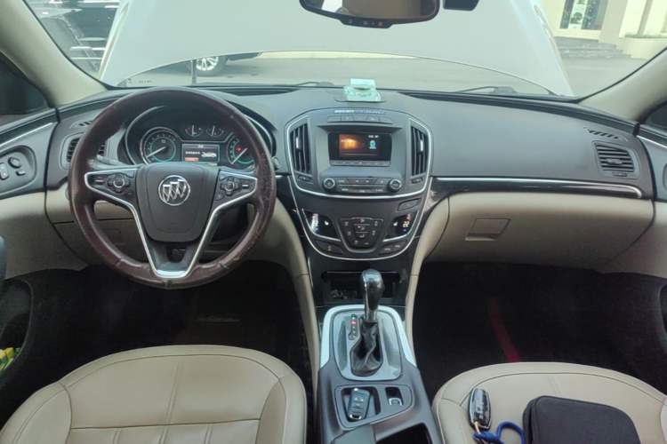 Used Buick Regal 2015 2.0L Elite Fashion Edition Center Console