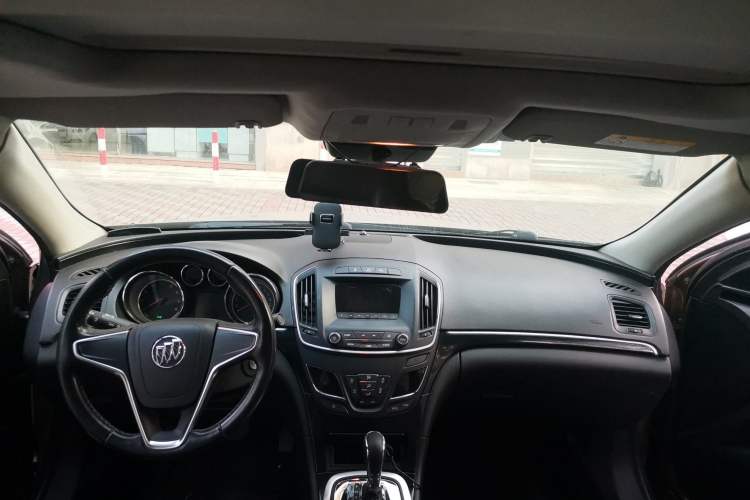 Used Buick Regal 2015 1.6T Fashion Tech Model Center Console