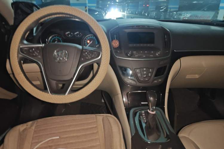 Used Buick Regal 2015 2.0L Elite Fashion Edition Center Console
