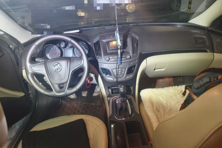 Used Buick Regal 2015 2.0L Leading Fashion Edition Center Console
