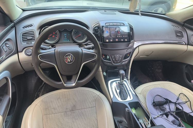 Used Buick Regal 2015 2.0L Leading Fashion Edition Center Console