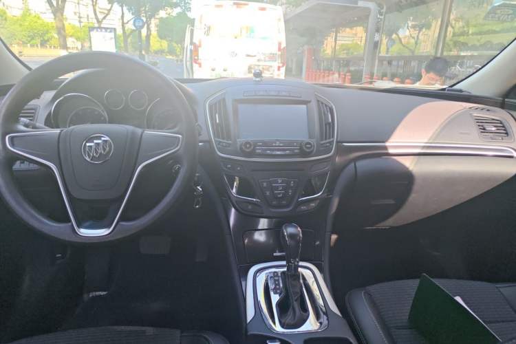 Used Buick Regal 2015 1.6T Leading Technology Model Center Console