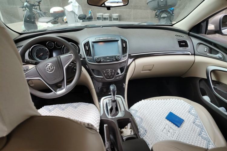Used Buick Regal 2015 2.0L Leading Fashion Edition Center Console