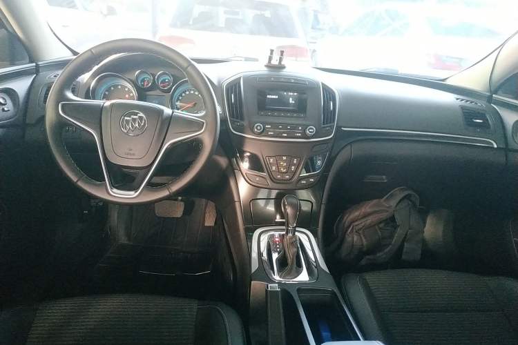 Used Buick Regal 2015 1.6T Leading Technology Model Center Console