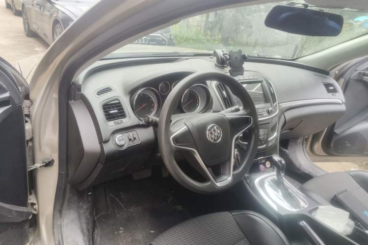 Used Buick Regal 2015 1.6T Leading Technology Model Center Console