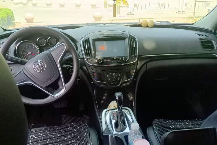 Used Buick Regal 2015 1.6T Leading Technology Model Center Console
