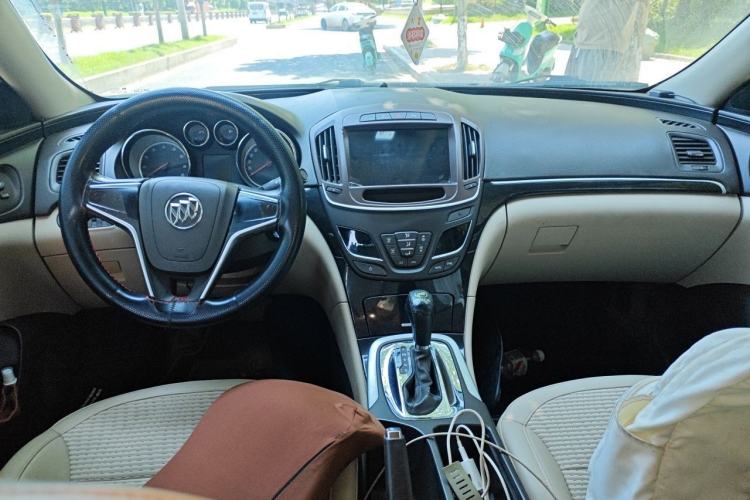 Used Buick Regal 2015 2.0L Leading Fashion Edition Center Console