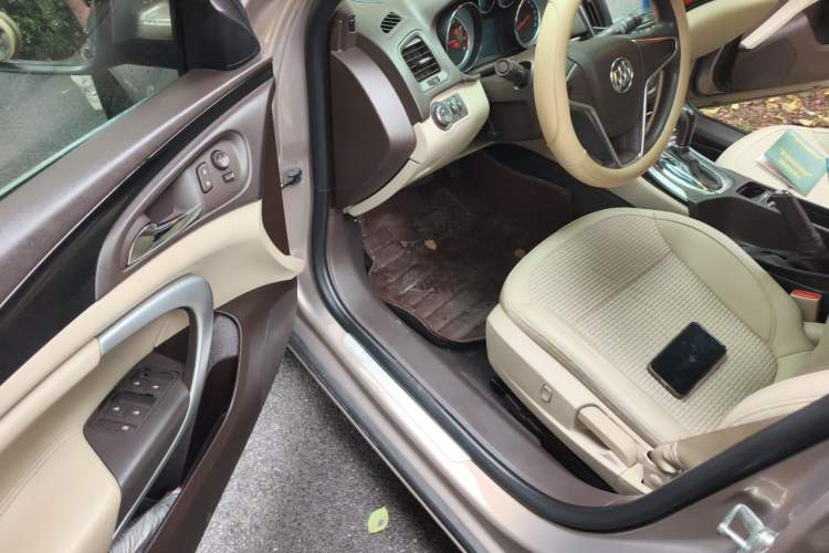 Used Buick Regal 2015 2.0L Leading Fashion Edition Driver Seat
