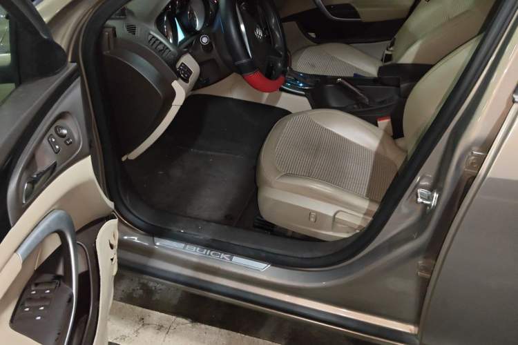 Used Buick Regal 2015 2.0L Leading Fashion Edition Driver Seat