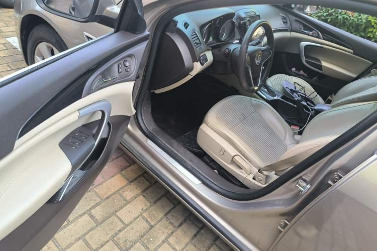 Used Buick Regal 2015 2.0L Leading Fashion Edition Driver Seat