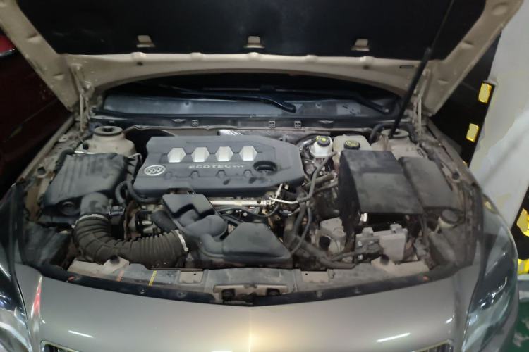 Used Buick Regal 2015 2.0L Elite Fashion Edition Engine Bay