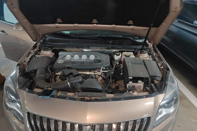Used Buick Regal 2015 2.0L Elite Fashion Edition Engine Bay