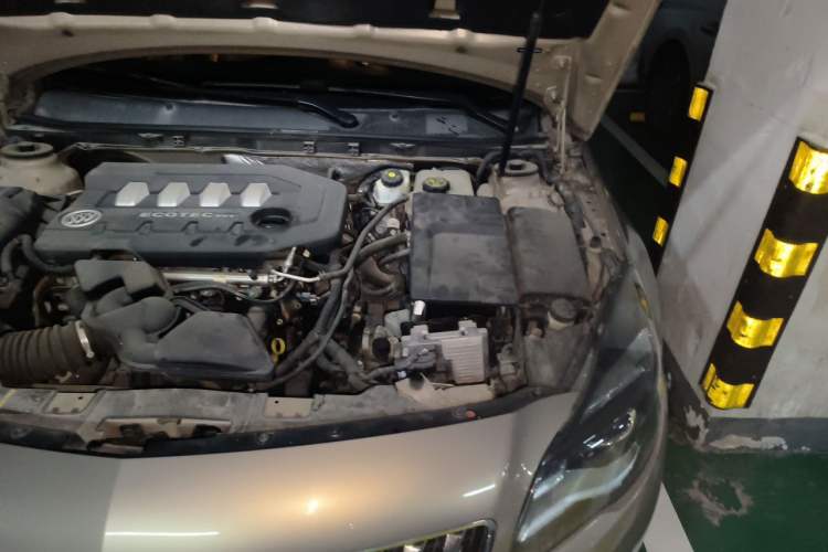 Used Buick Regal 2015 2.0L Elite Fashion Edition Engine Bay Left
