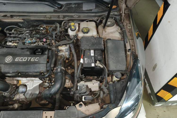Used Buick Regal 2015 1.6T Elite Tech Model Engine Bay Left