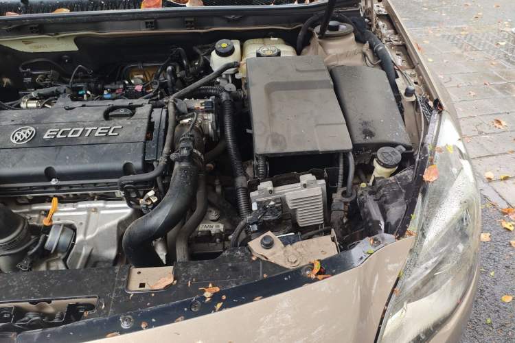 Used Buick Regal 2015 1.6T Elite Tech Model Engine Bay Left