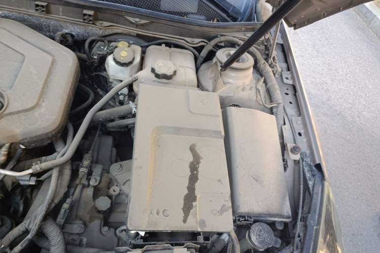 Used Buick Regal 2015 2.0L Elite Fashion Edition Engine Bay Left