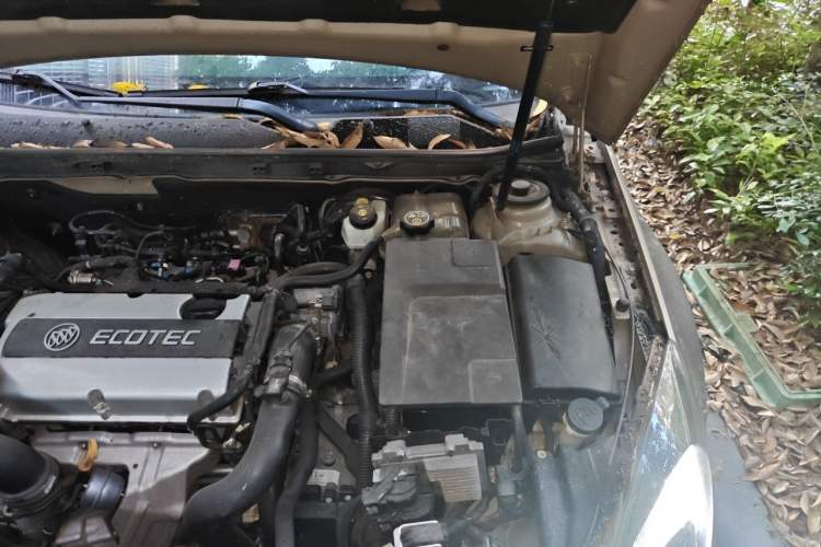 Used Buick Regal 2015 1.6T Elite Tech Model Engine Bay Left