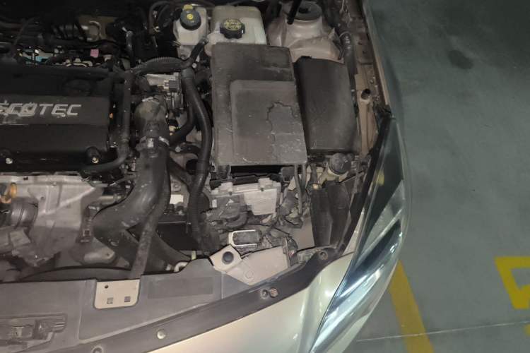 Used Buick Regal 2015 1.6T Elite Tech Model Engine Bay Left