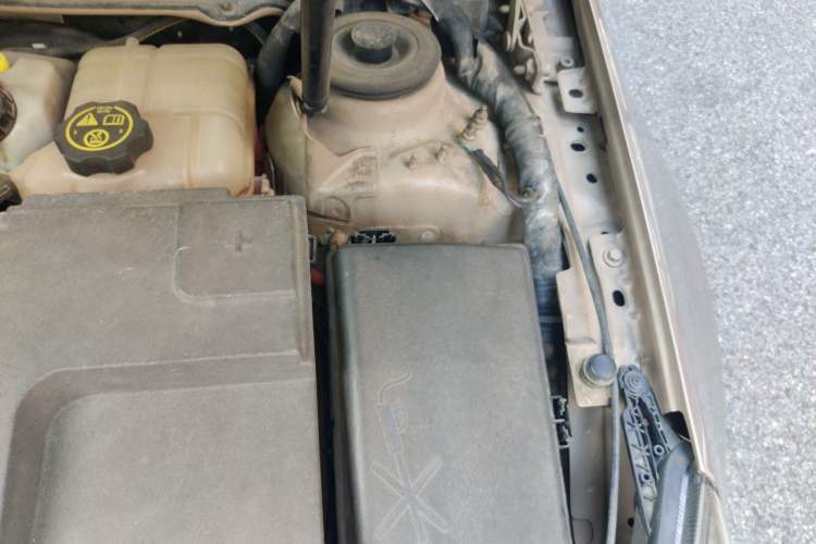 Used Buick Regal 2015 2.0L Leading Fashion Edition Engine Bay Left