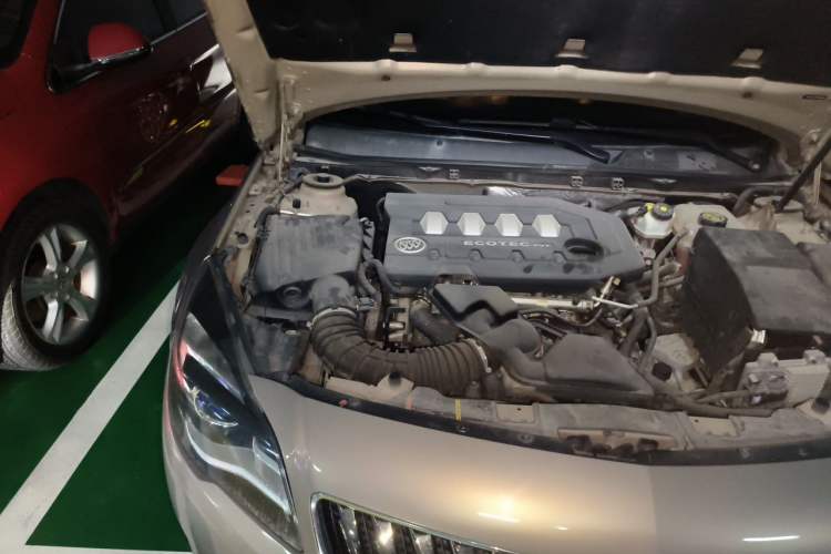 Used Buick Regal 2015 2.0L Elite Fashion Edition Engine Bay Right