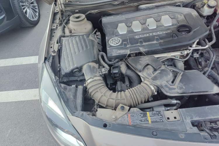 Used Buick Regal 2015 2.0L Elite Fashion Edition Engine Bay Right