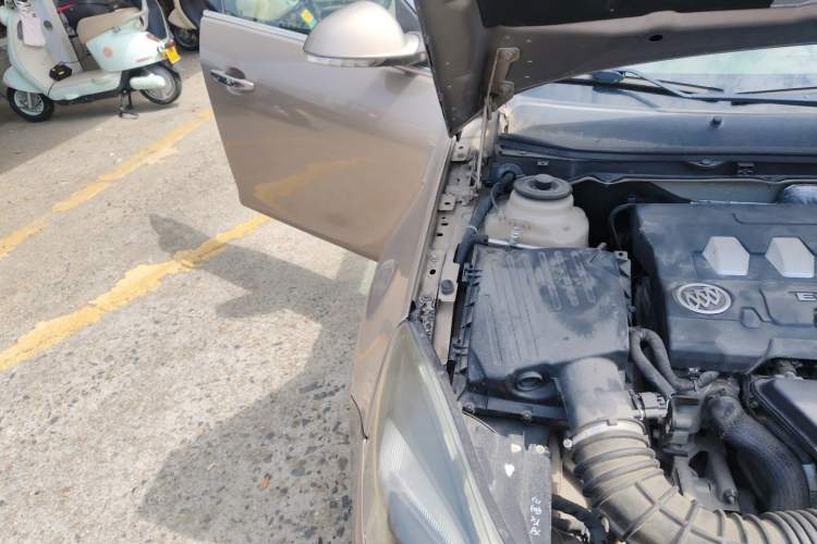 Used Buick Regal 2015 2.0L Elite Fashion Edition Engine Bay Right
