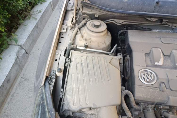 Used Buick Regal 2015 2.0L Elite Fashion Edition Engine Bay Right