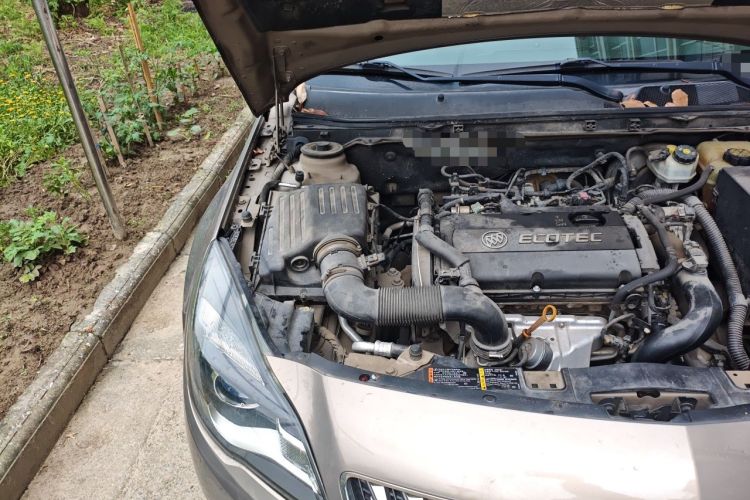 Used Buick Regal 2015 1.6T Elite Tech Model Engine Bay Right