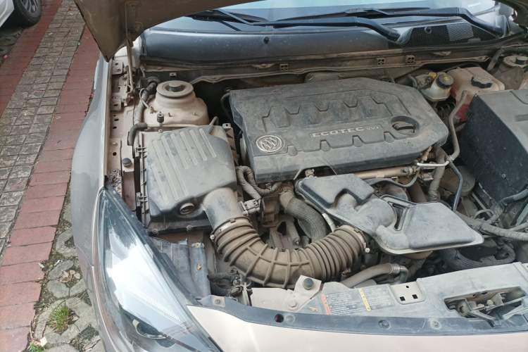 Used Buick Regal 2015 2.0L Elite Fashion Edition Engine Bay Right