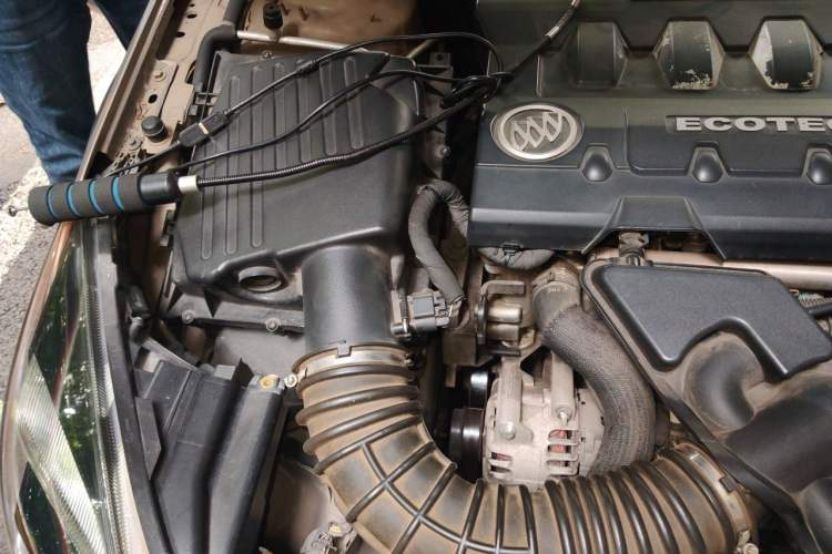 Used Buick Regal 2015 2.0L Elite Fashion Edition Engine Bay Right