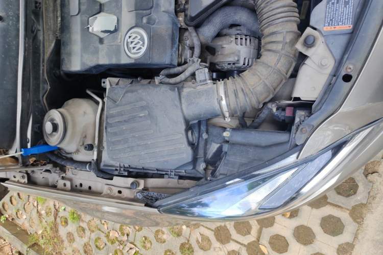 Used Buick Regal 2015 2.0L Leading Fashion Edition Engine Bay Right