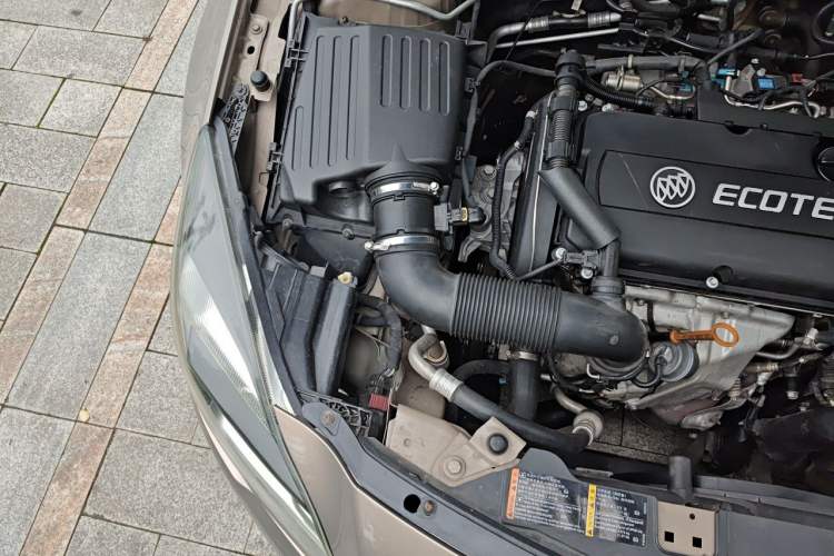 Used Buick Regal 2015 1.6T Elite Tech Model Engine Bay Right