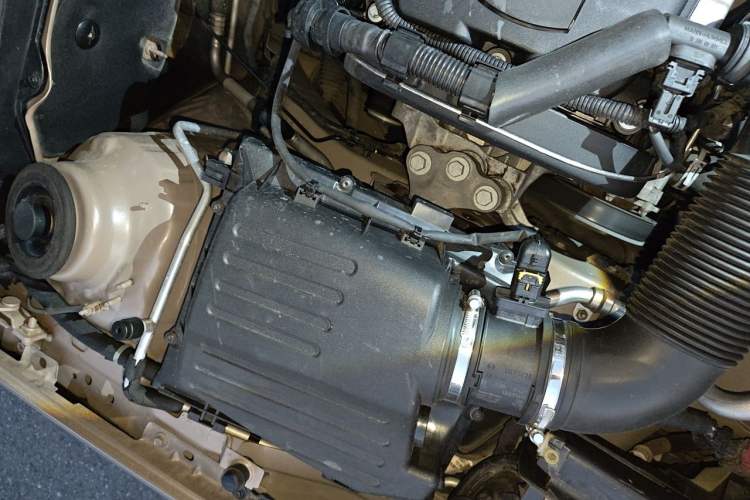 Used Buick Regal 2015 1.6T Leading Technology Model Engine Bay Right