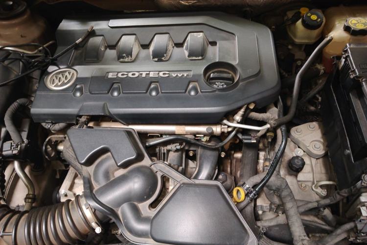 Used Buick Regal 2015 2.0L Elite Fashion Edition Engine Bay