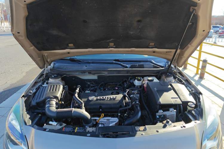 Used Buick Regal 2015 1.6T Leading Technology Model Engine Bay