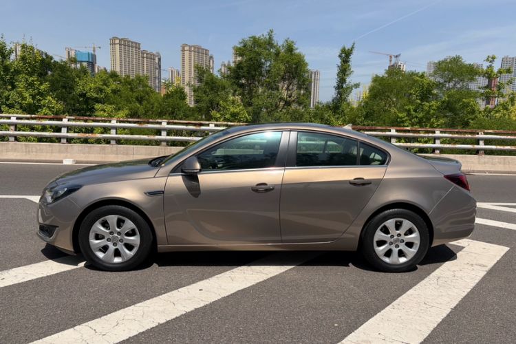 Used Buick Regal 2015 2.0L Leading Fashion Edition Exterior 3