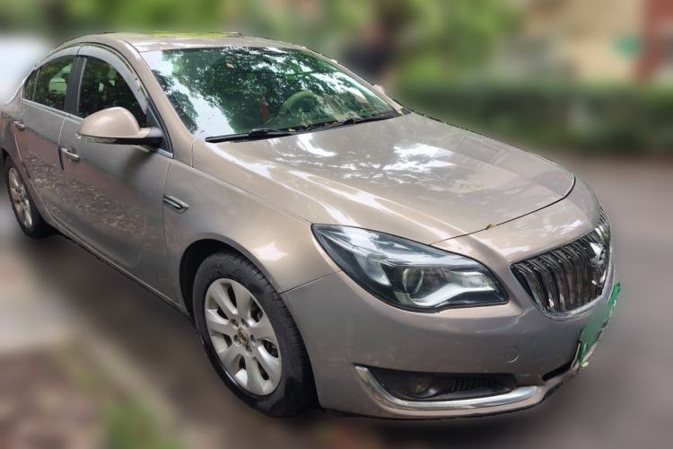 Used Buick Regal 2015 2.0L Leading Fashion Edition Front Right 45 Deg
