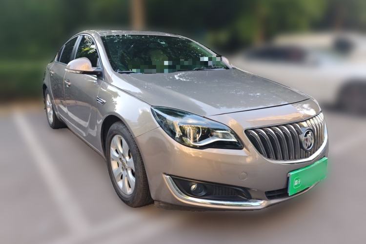 Used Buick Regal 2015 2.0L Leading Fashion Edition Front Right 45 Deg
