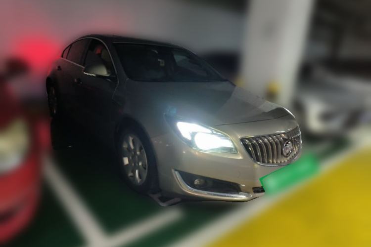 Used Buick Regal 2015 2.0L Elite Fashion Edition Front Right 45 Deg
