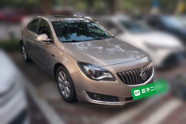 Used Buick Regal 2015 1.6T Fashion Tech Model Front Right 45 Deg