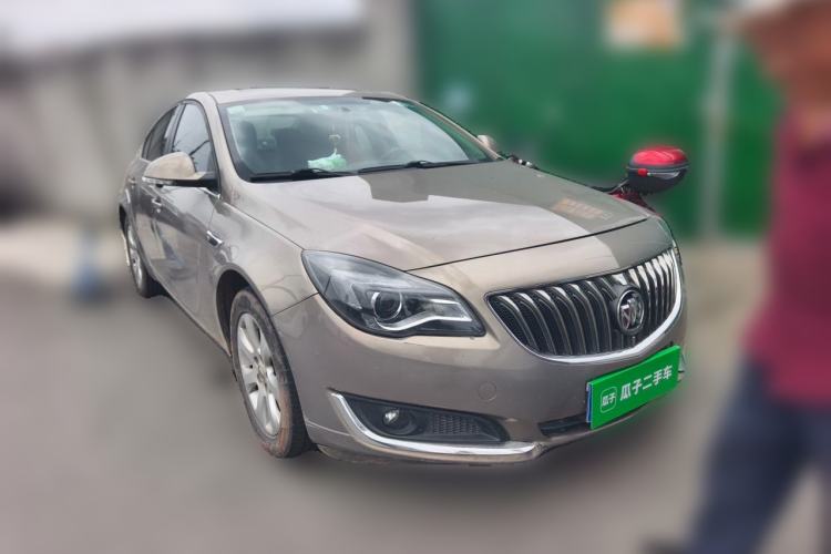 Used Buick Regal 2015 1.6T Leading Technology Model Front Right 45 Deg
