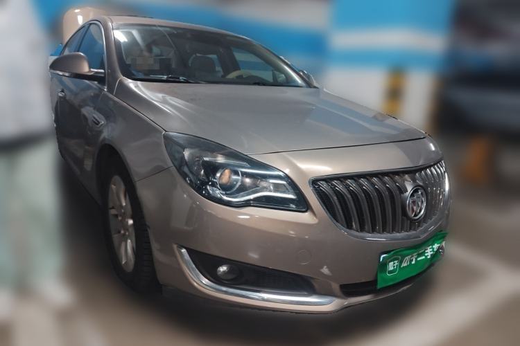 Used Buick Regal 2015 2.0L Elite Fashion Edition Front Right 45 Deg